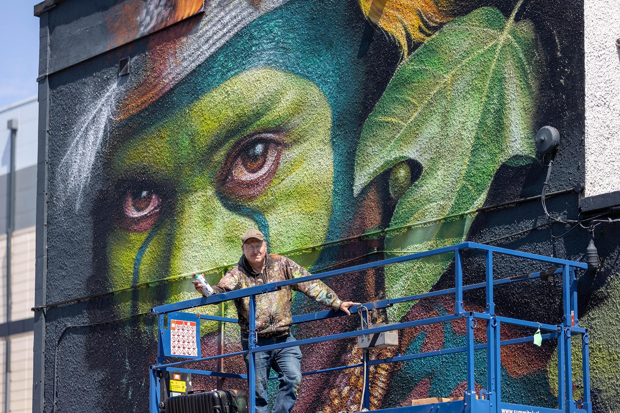 From Global Fame to Weston Wallz: Dale Grimshaw is drawn to paint