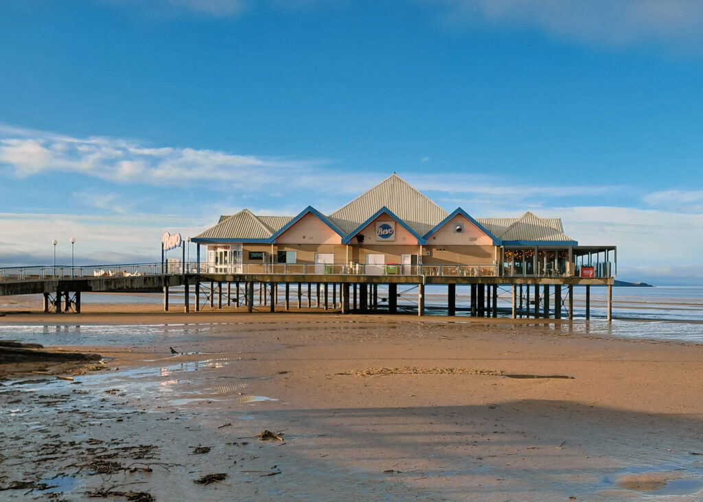 Revo Pier Weston-super-Mare which is home to Revo Kitchen and also also the indoor neon glow in the dark Revo Golf