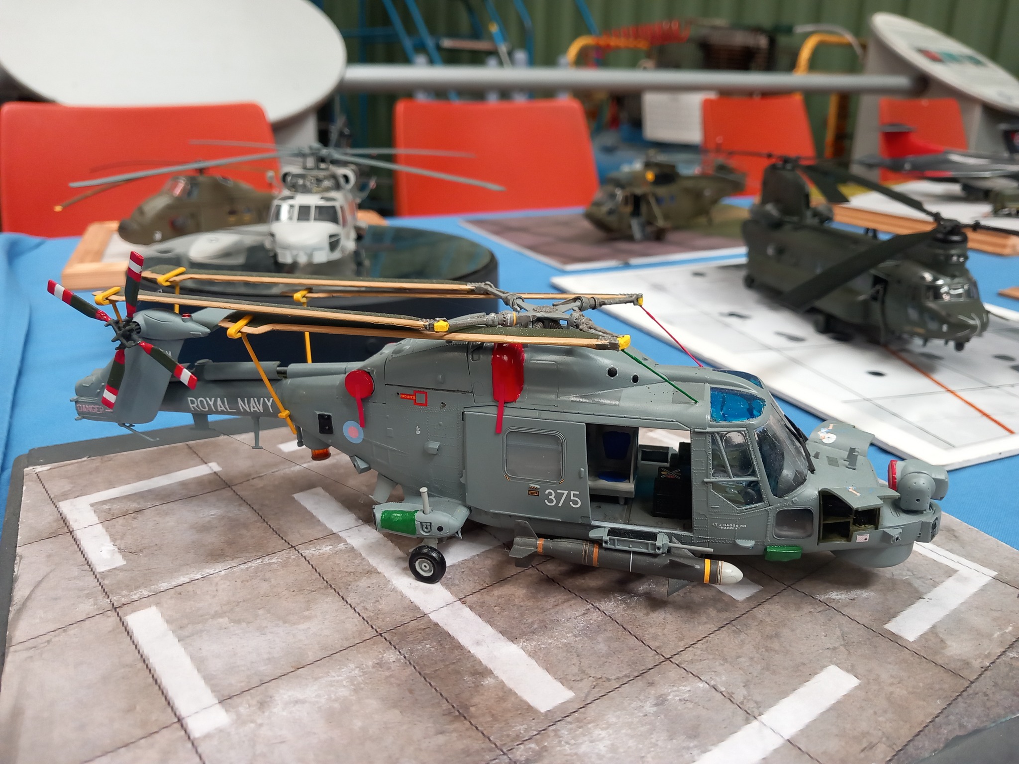 Model show2