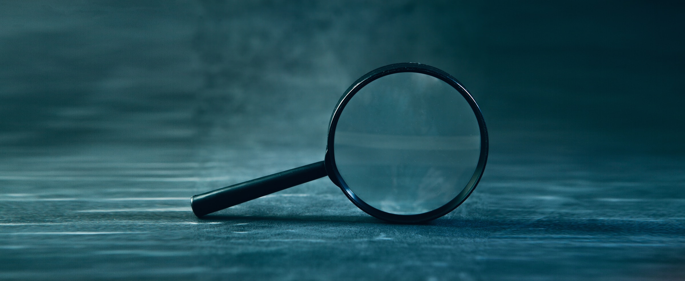 A magnifying glass on it's side